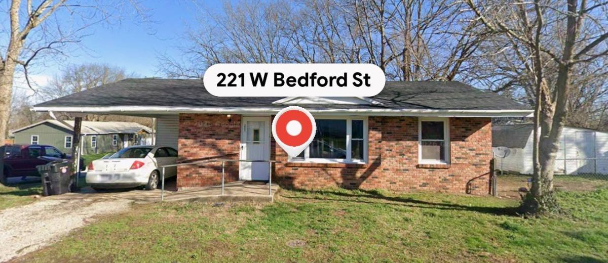 House for rent at 221 W Bedford St, Marshfield, MO 65706