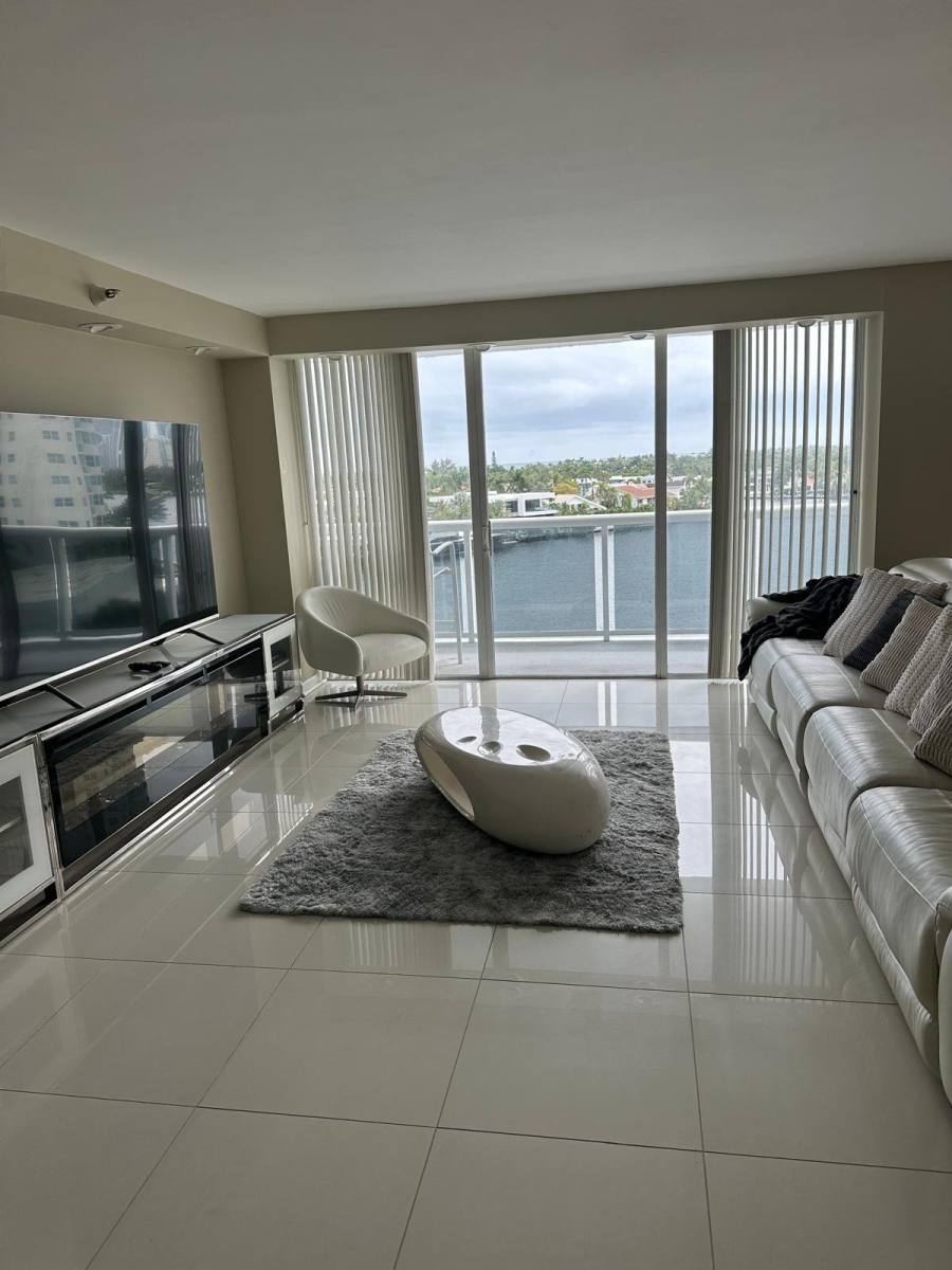 Apartment for rent at 20505 E Country Club #747, Miami, FL 33180