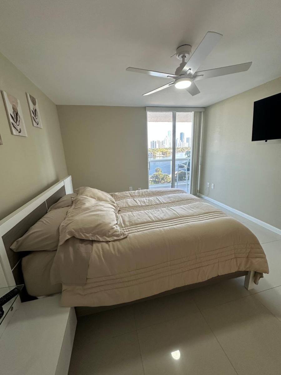 Apartment for rent at 20505 E Country Club #747, Miami, FL 33180