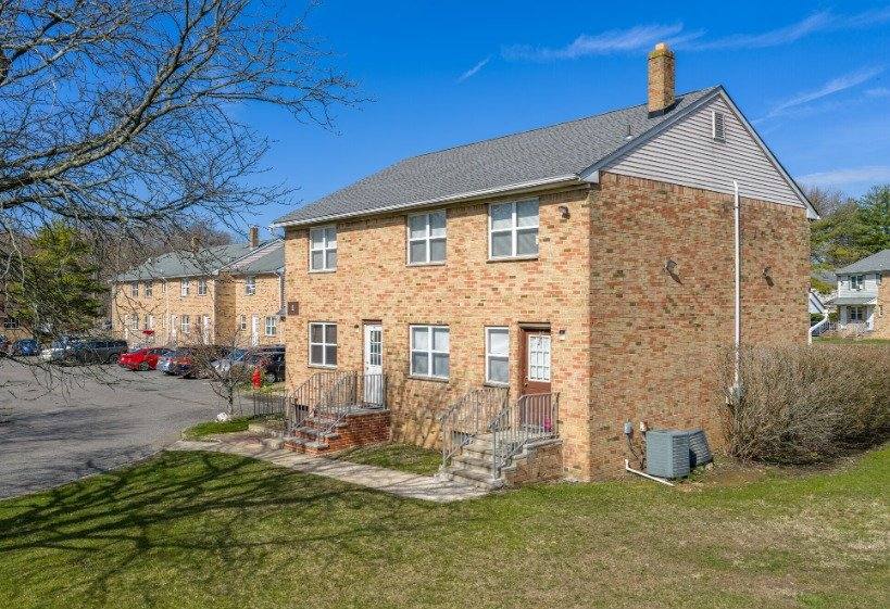 Apartment for rent at 500 Adams Lane, North Brunswick, NJ 08902