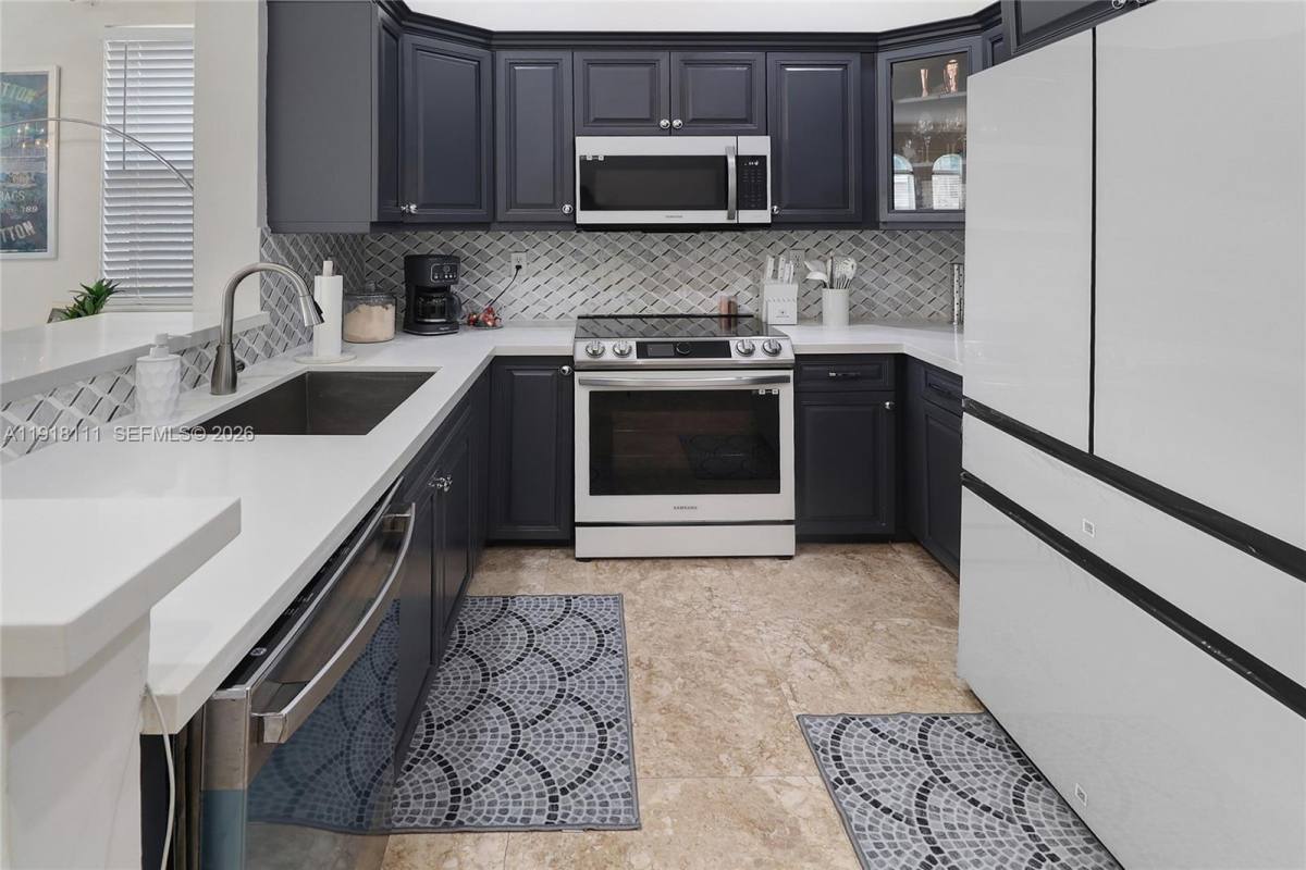 Townhouse for rent at 601 NE 11th Ave, Fort Lauderdale, FL 33304