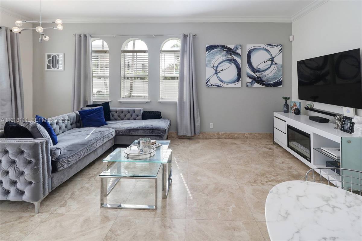 Townhouse for rent at 601 NE 11th Ave, Fort Lauderdale, FL 33304