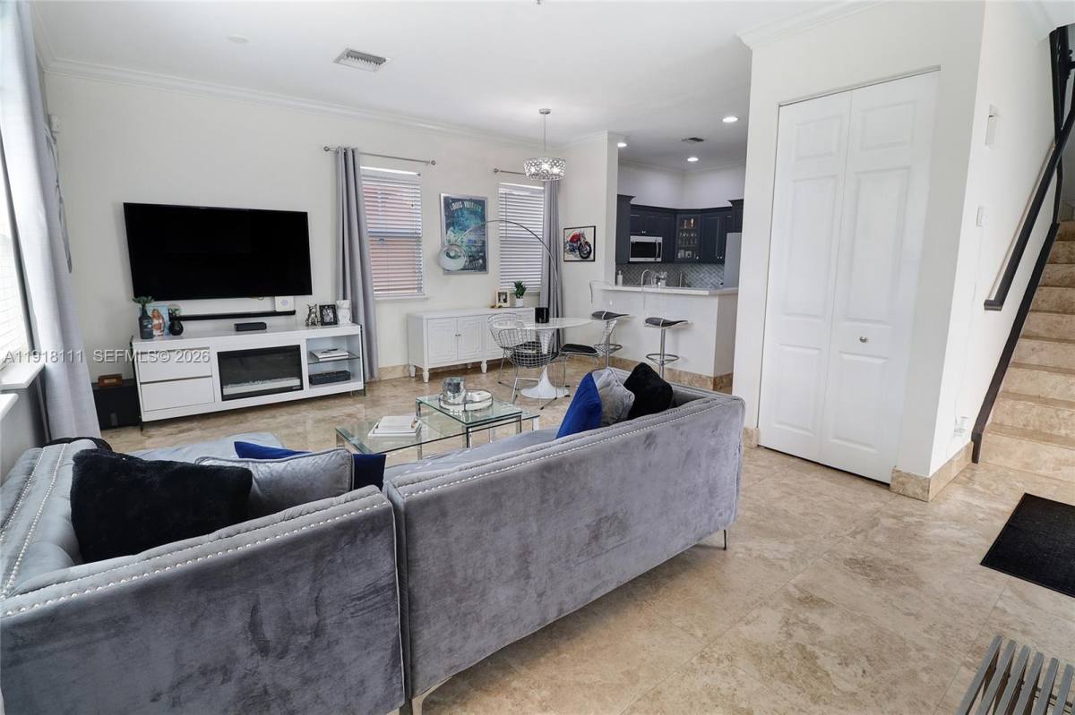 Townhouse for rent at 601 NE 11th Ave, Fort Lauderdale, FL 33304