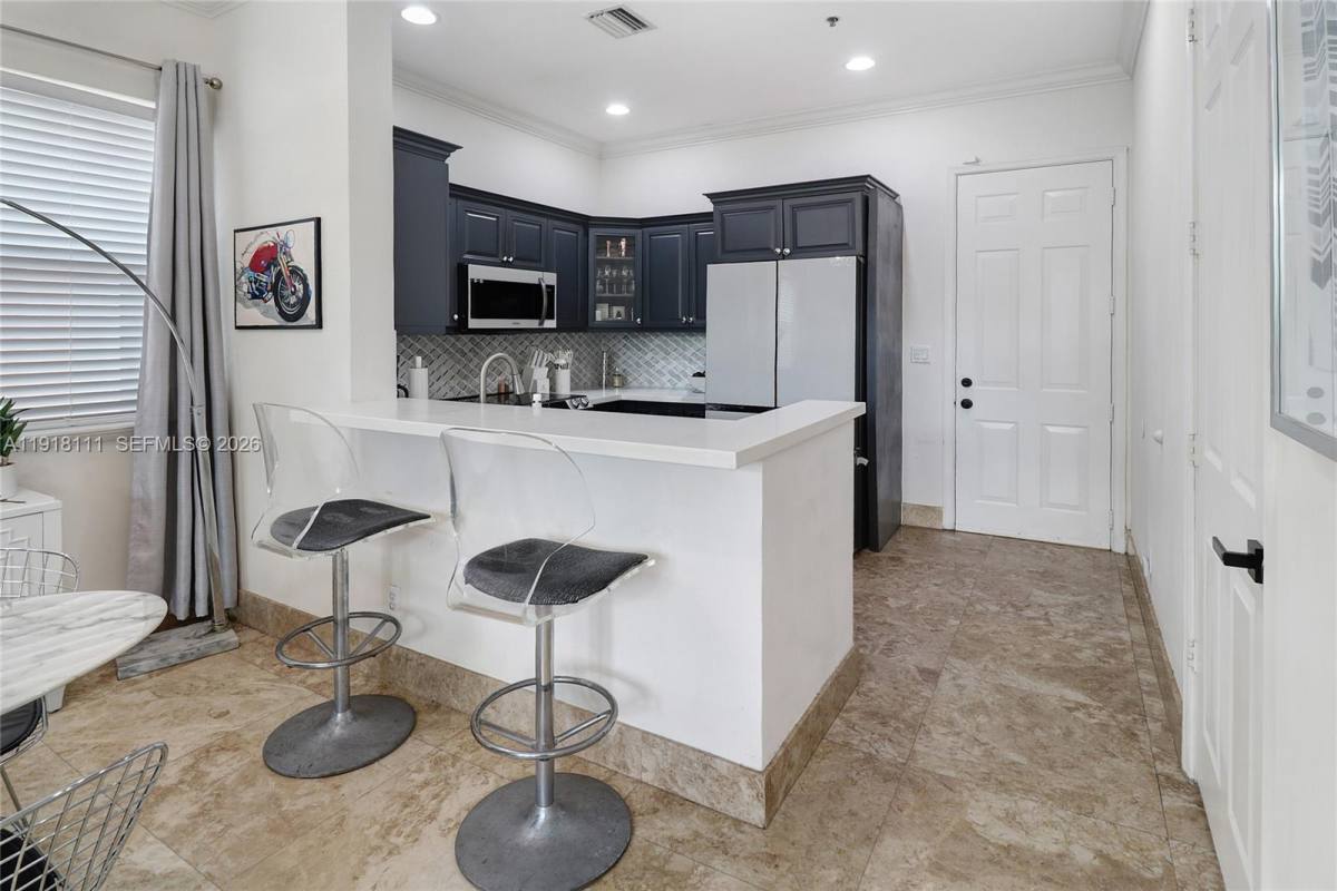 Townhouse for rent at 601 NE 11th Ave, Fort Lauderdale, FL 33304