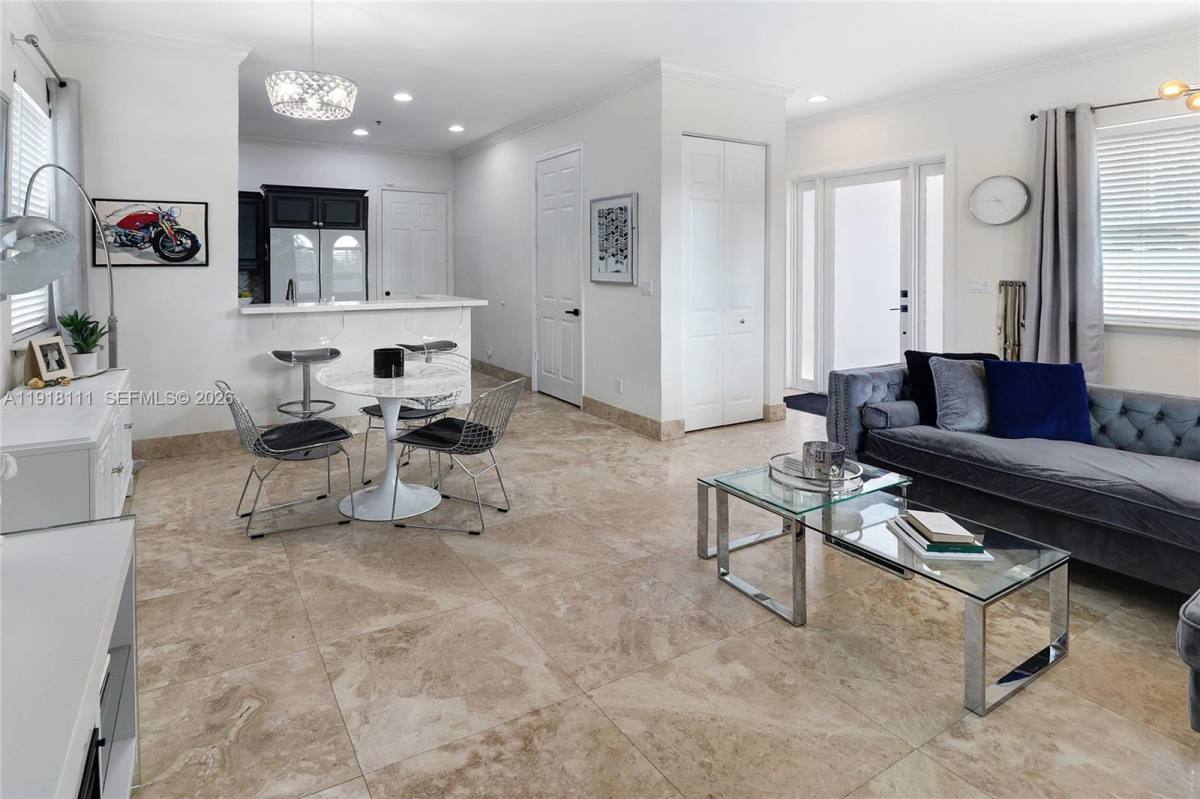 Townhouse for rent at 601 NE 11th Ave, Fort Lauderdale, FL 33304