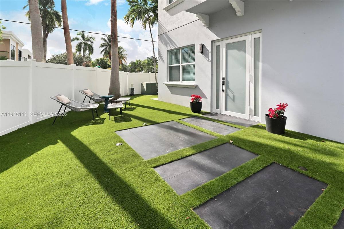 Townhouse for rent at 601 NE 11th Ave, Fort Lauderdale, FL 33304