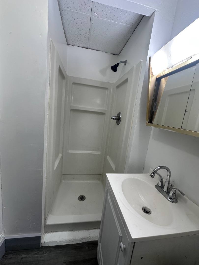 1850 Glendale Rd, Clinton, IA 52732