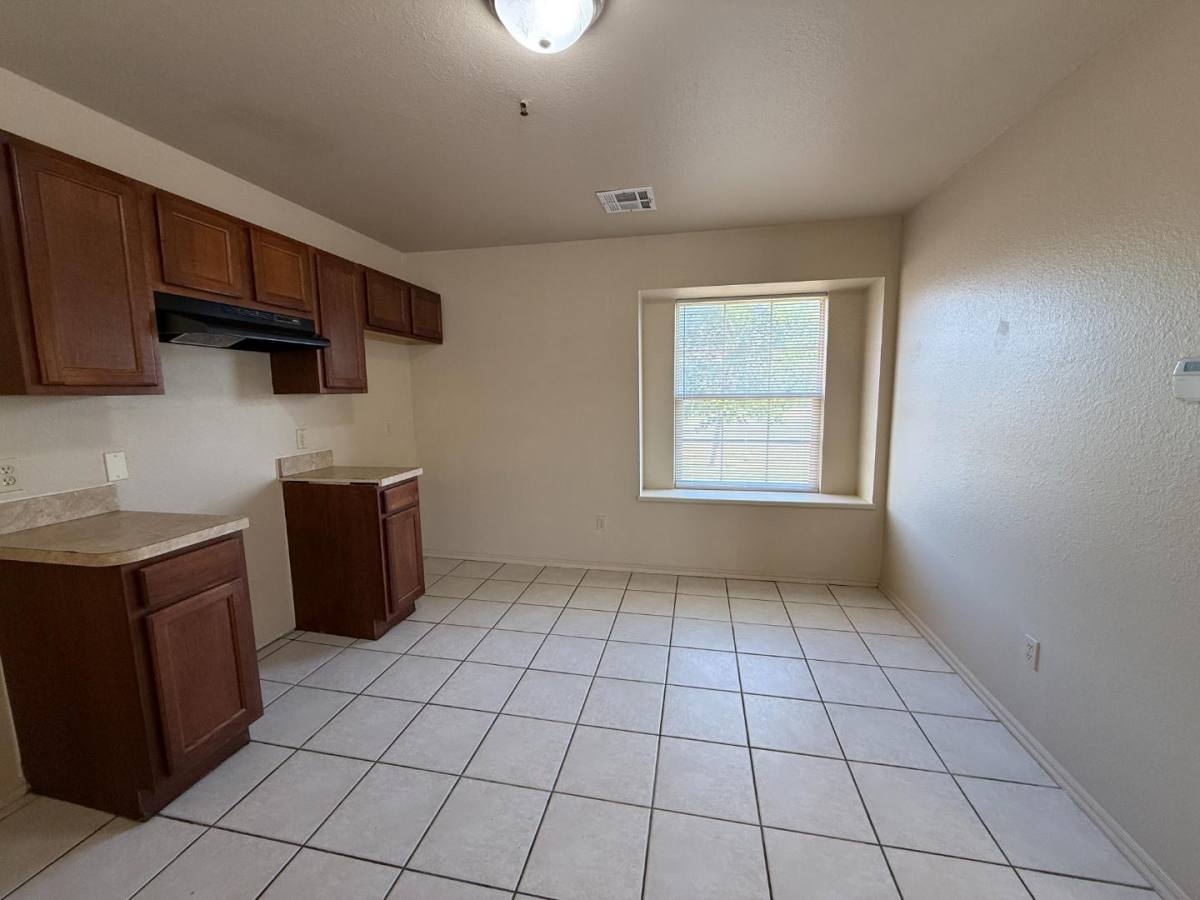 Apartment for rent at 13 Lombardy Place #15, Clinton, OK 73601