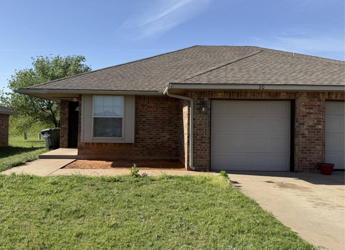 Apartment for rent at 13 Lombardy Place #15, Clinton, OK 73601