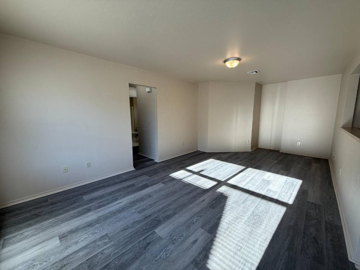Apartment for rent at 13 Lombardy Place #15, Clinton, OK 73601