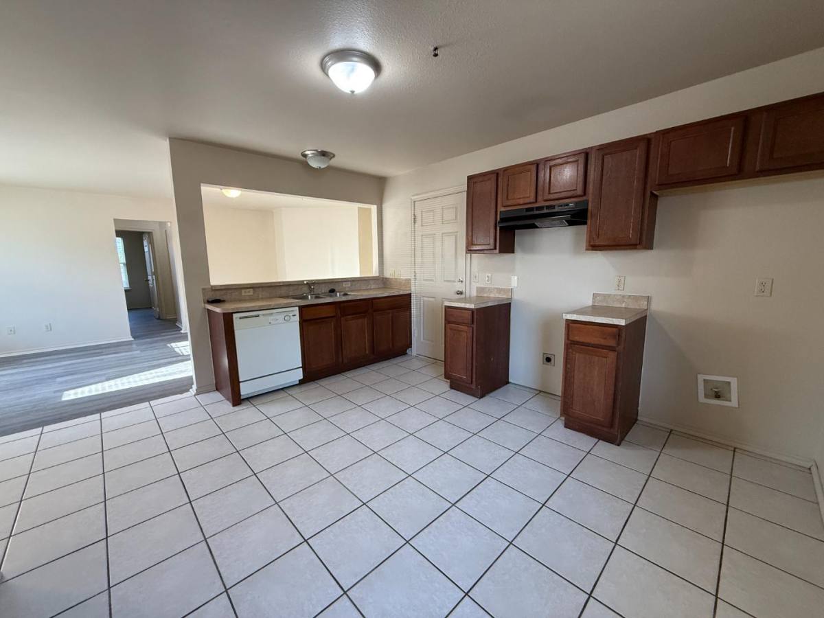 Apartment for rent at 13 Lombardy Place #15, Clinton, OK 73601