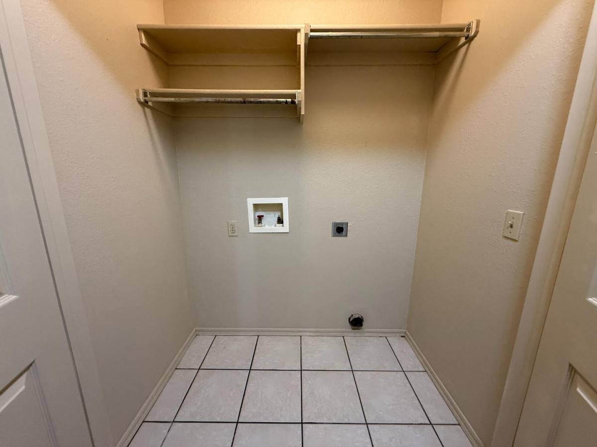 Apartment for rent at 13 Lombardy Place #15, Clinton, OK 73601