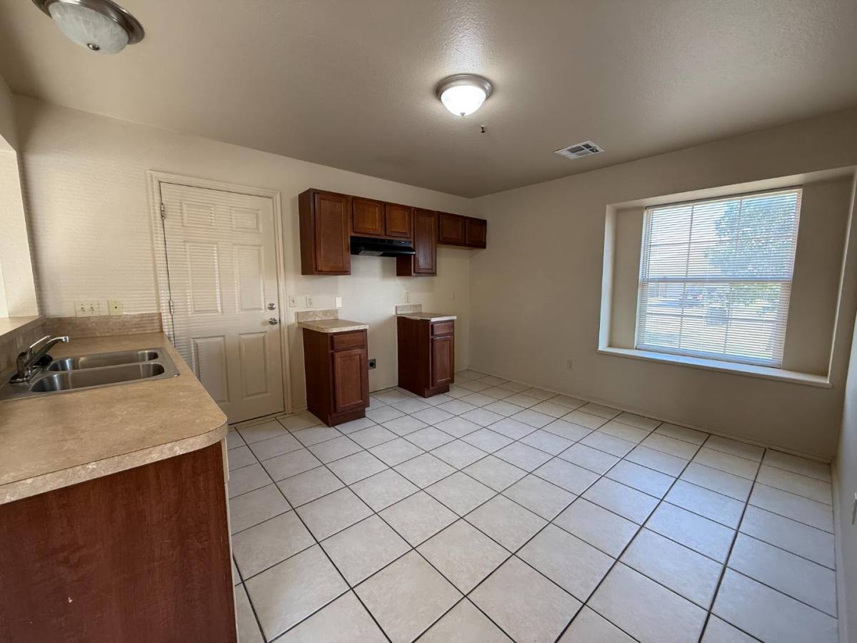 Apartment for rent at 13 Lombardy Place #15, Clinton, OK 73601