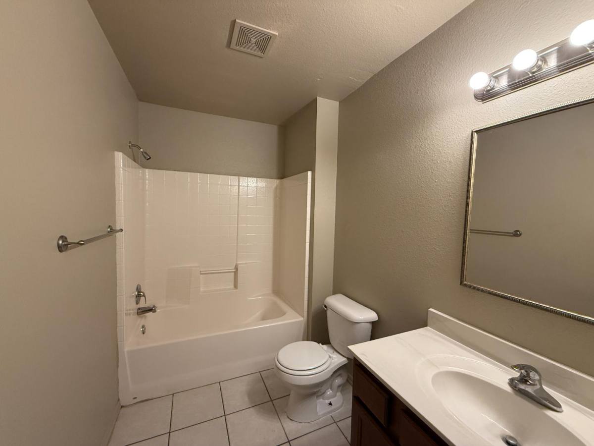 Apartment for rent at 13 Lombardy Place #15, Clinton, OK 73601
