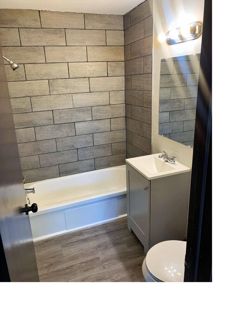 Apartment for rent at 1352 Clarence Ave #35, Lakewood, OH 44107