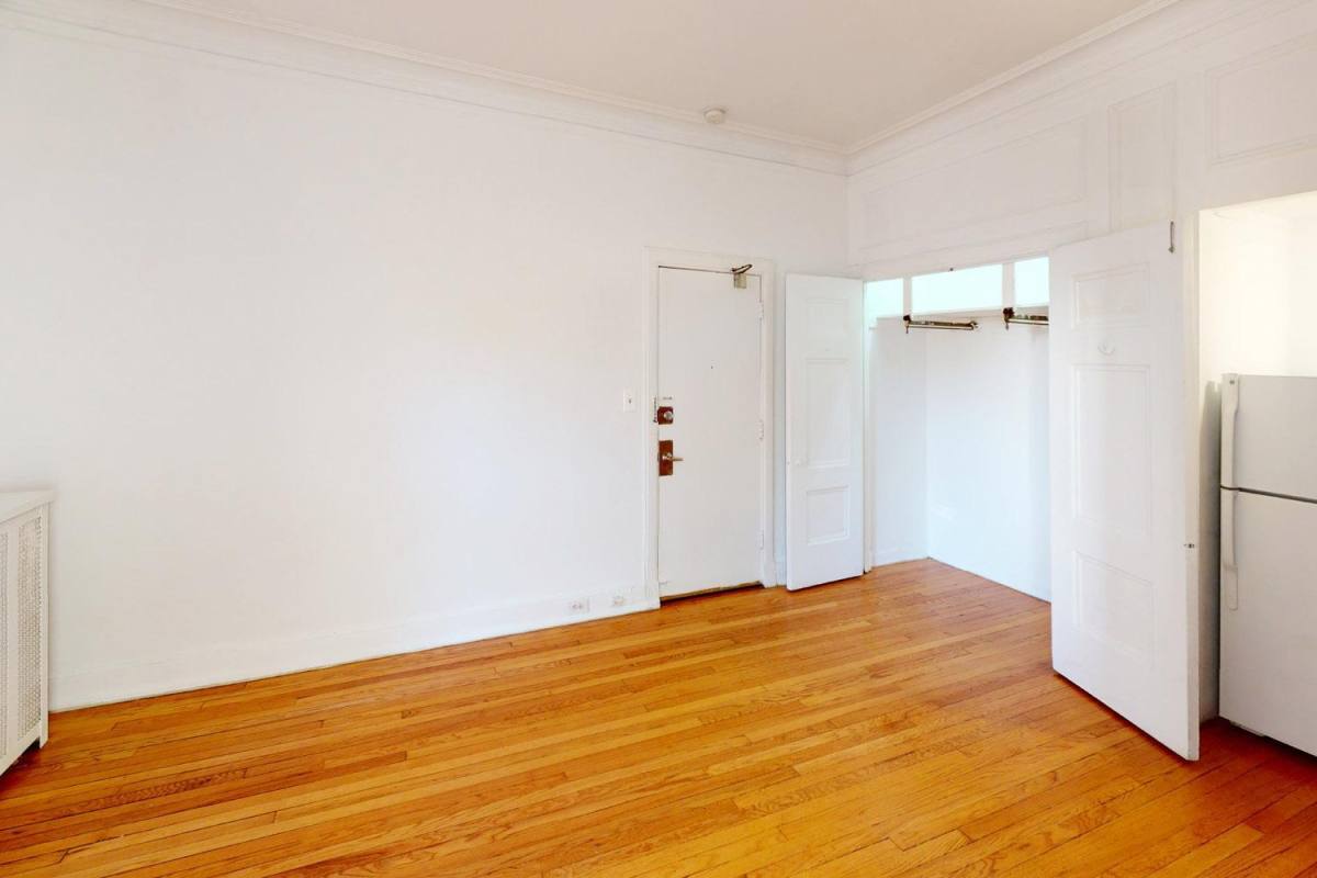 Apartment for rent at 5120 S Hyde Park Blvd, Chicago, IL 60615