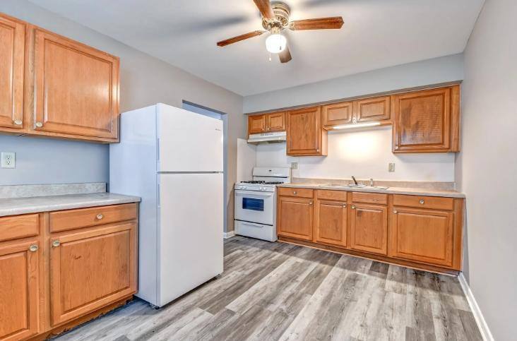 Apartment for rent at 9616 Farmer Dr, Highland, IN 46322
