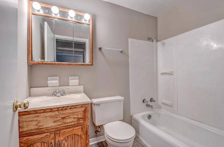 Apartment for rent at 9616 Farmer Dr, Highland, IN 46322