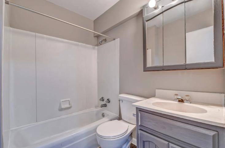 Apartment for rent at 9616 Farmer Dr, Highland, IN 46322