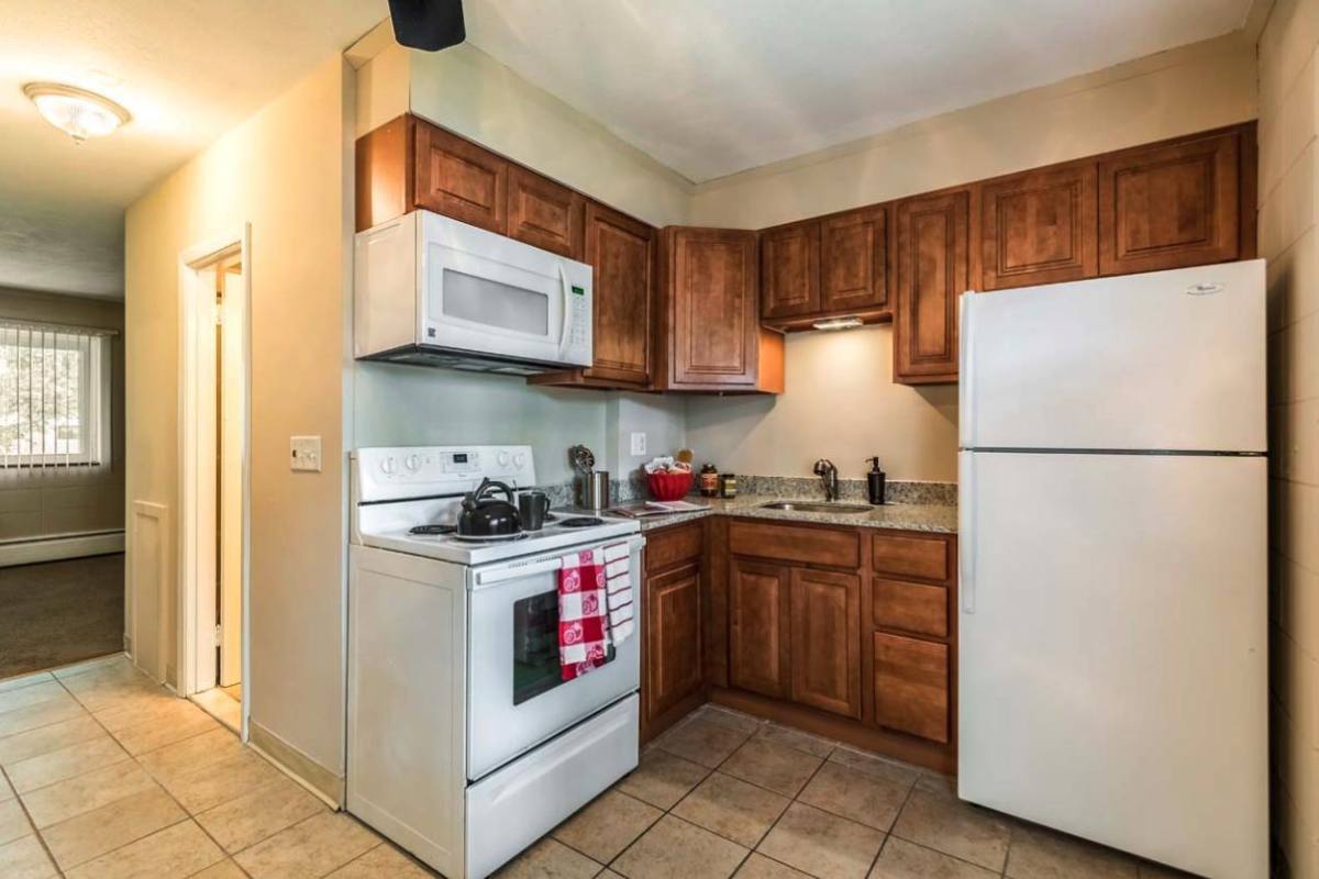 Apartment for rent at Woodridge Manor Apartment Homes, 430 Meshanticut Valley Parkway, Cranston, RI 02920