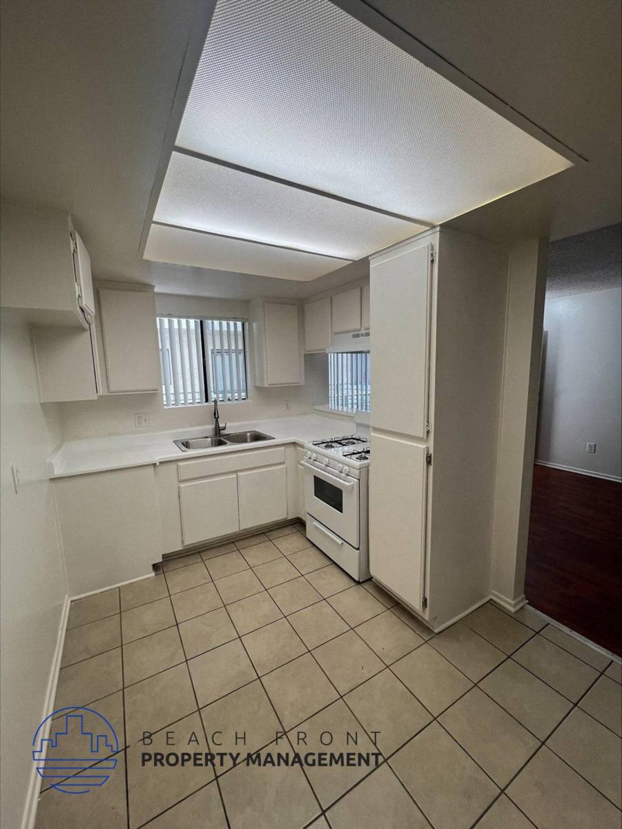 Apartment for rent at 633 Broad Ave, Wilmington, CA 90744