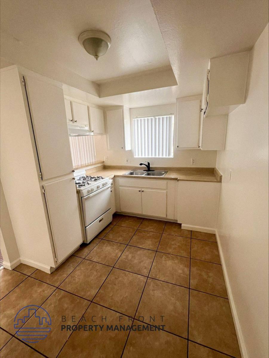 Apartment for rent at 633 Broad Ave, Wilmington, CA 90744