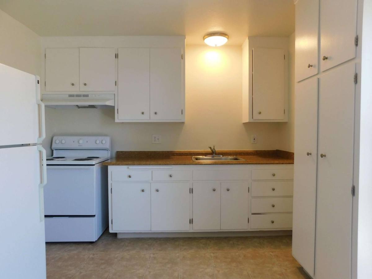 Townhouse for rent at 21371 Garden Ave, Hayward, CA 94541
