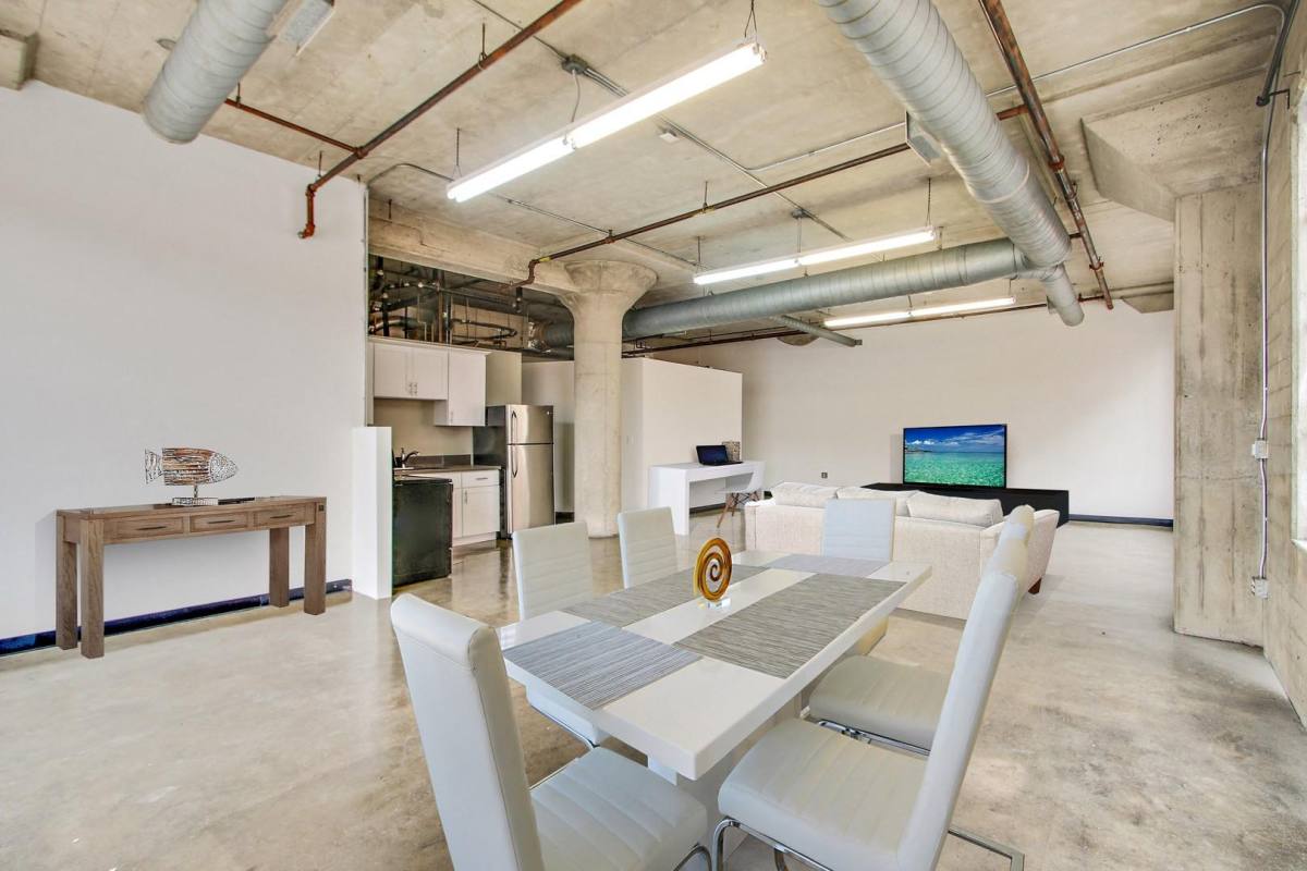 Apartment for rent at 201 South Santa Fe Avenue, 201 S Santa Fe #207, Los Angeles, CA 90012