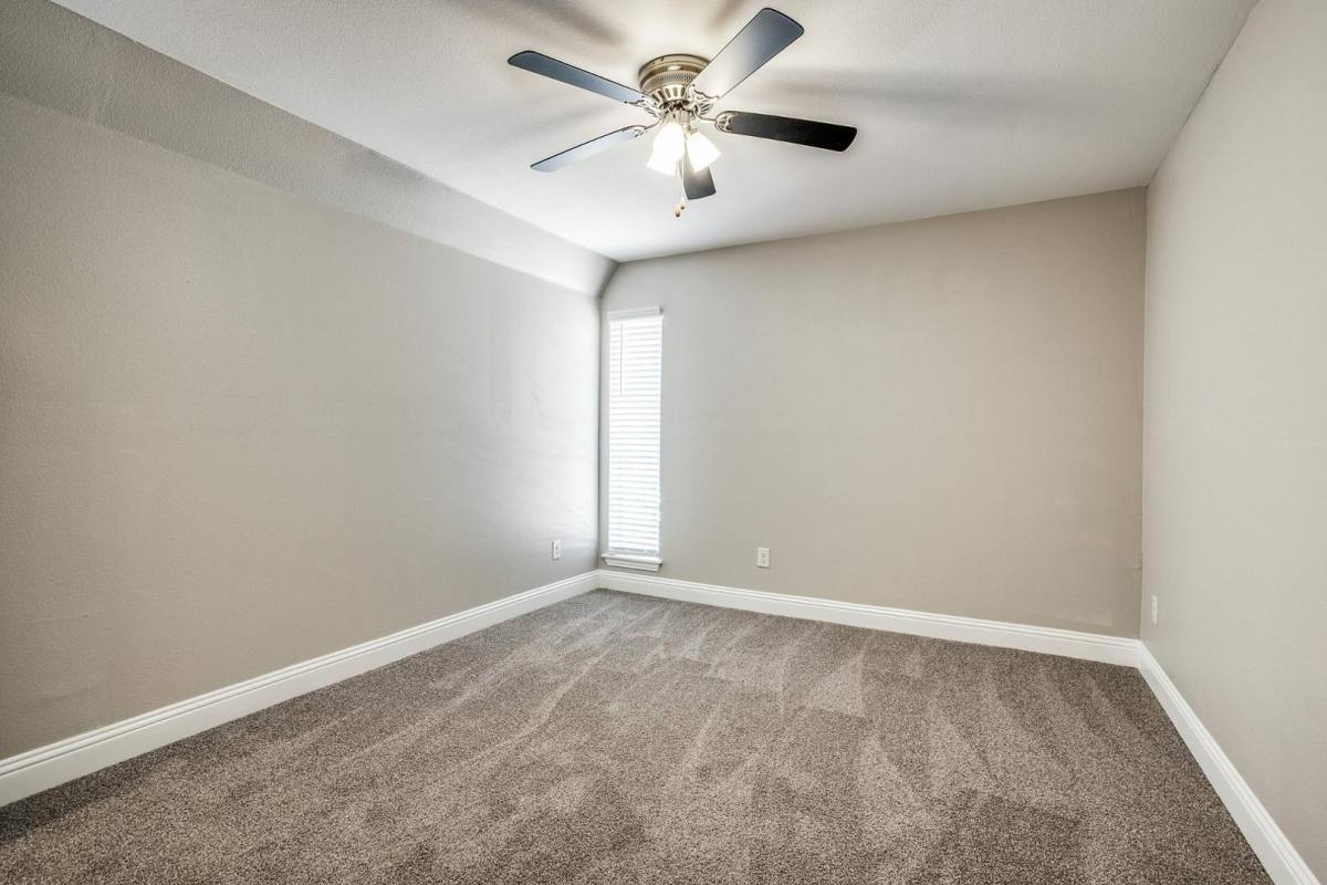 Apartment for rent at 808 E Sanford St, Arlington, TX 76011