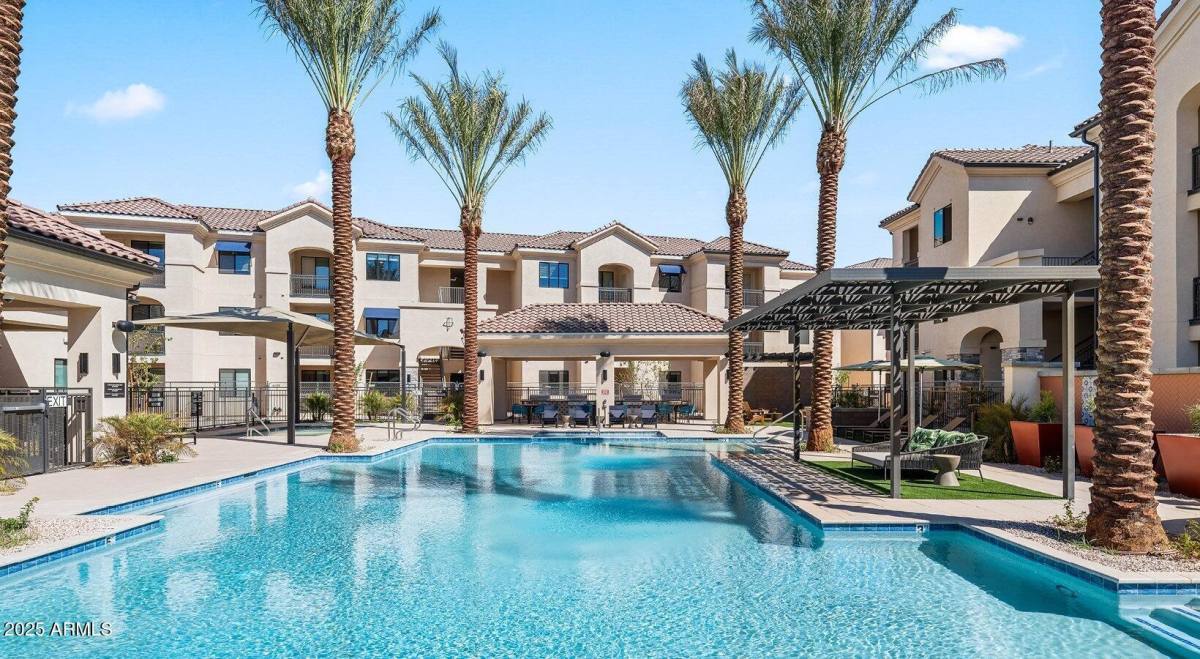 Apartment for rent at 5885 S 32nd St, Phoenix, AZ 85040