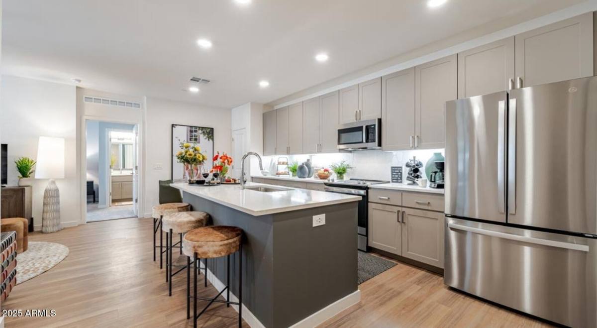 Apartment for rent at 5885 S 32nd St, Phoenix, AZ 85040