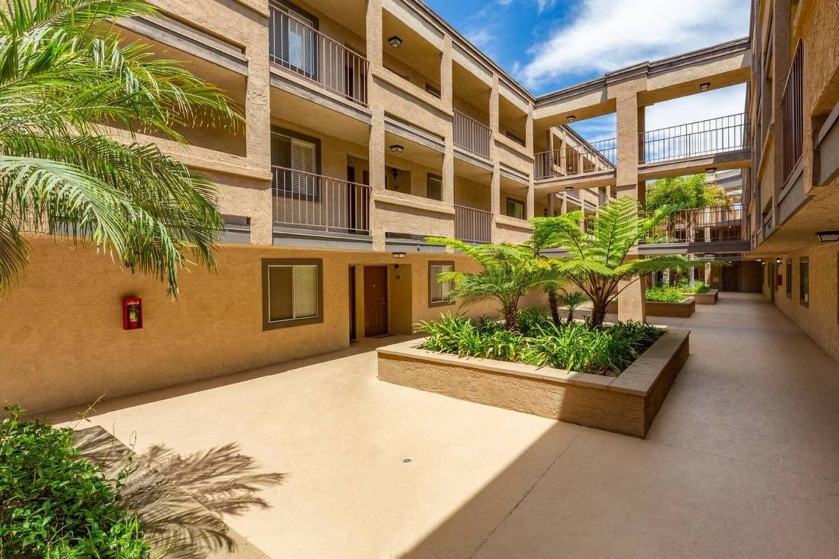 Apartment for rent at View Pointe Apartment Homes, 54 Woodlawn Ave, Chula Vista, CA 91910