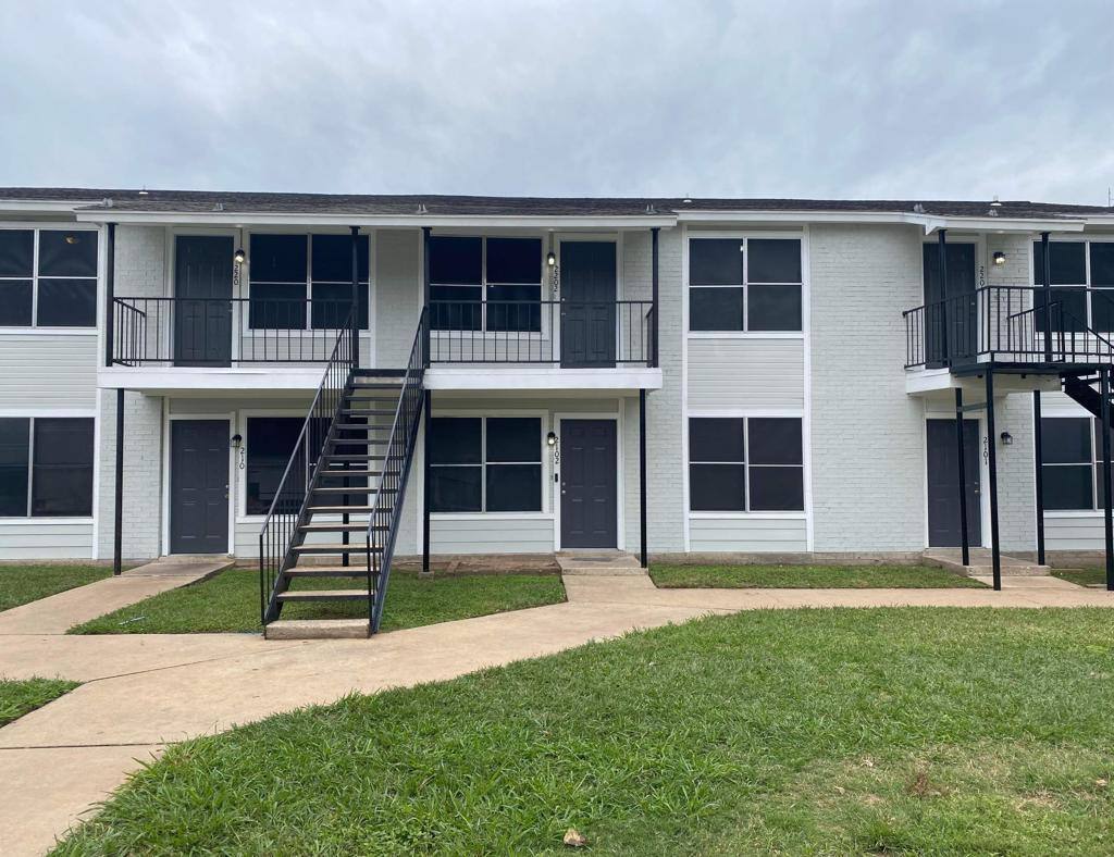 Apartment for rent at 102 Oakdale Court, Brazoria, TX 77422