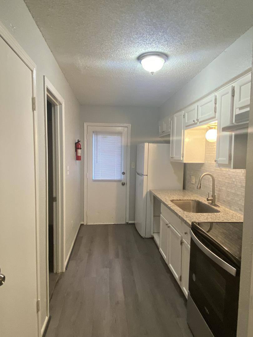 Apartment for rent at 102 Oakdale Court, Brazoria, TX 77422
