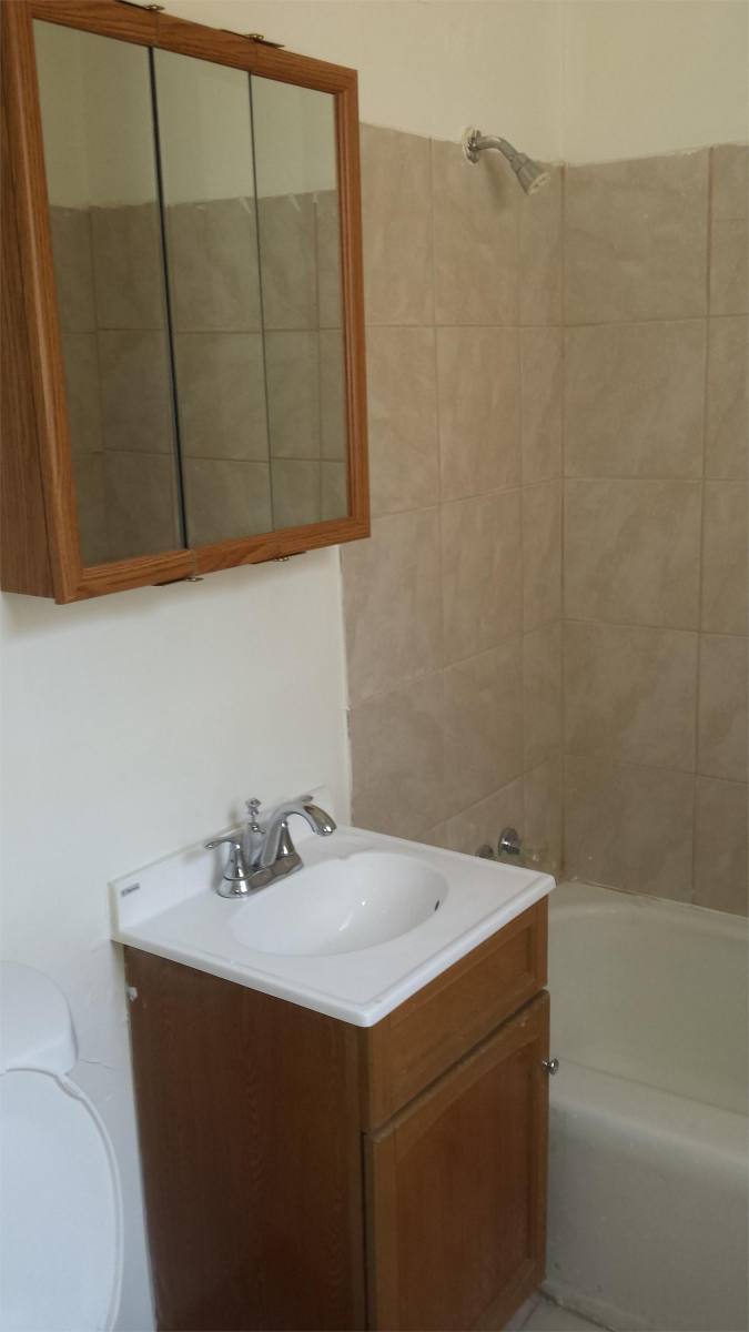 House for rent at 903-909 W 76th #907-2, Chicago, IL 60620
