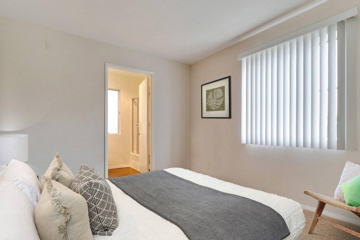 Apartment for rent at 1936 Manning #202, Los Angeles, CA 90025