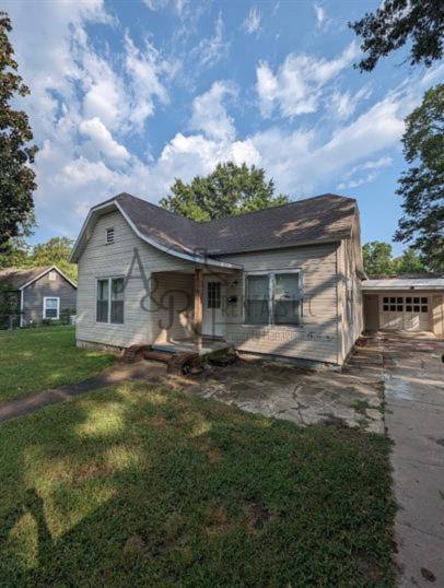 House for rent at 114 W Washington St, Pittsburg, KS 66762