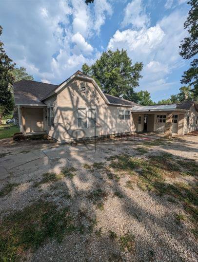 House for rent at 114 W Washington St, Pittsburg, KS 66762