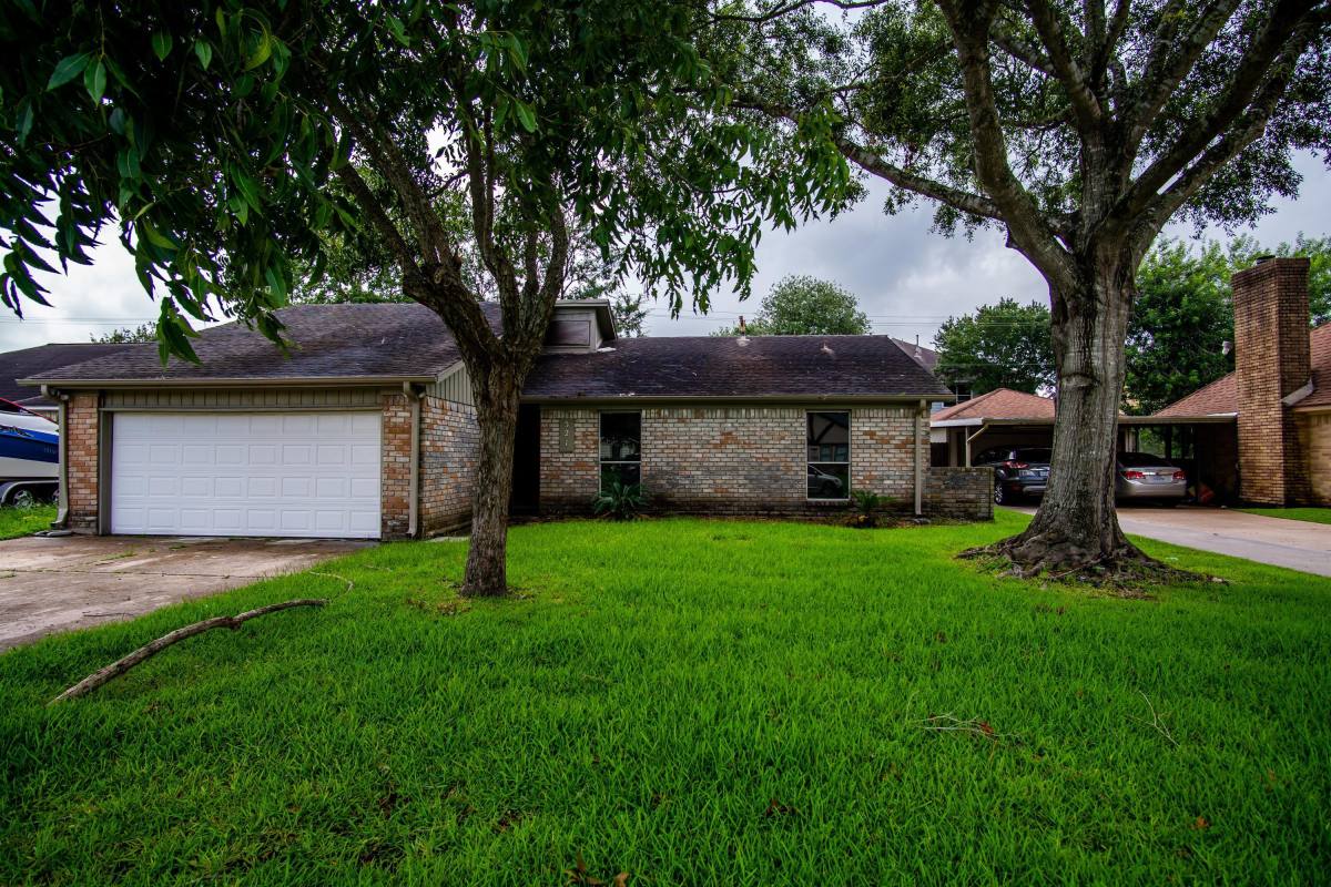 House for rent at Dove Meadows, 521 White Wing Court, Dickinson, TX 77539