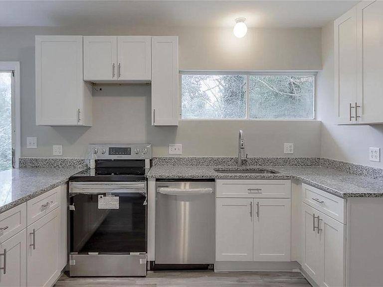 House for rent at 4056 Dallas Acworth Highway NW, Acworth, GA 30101