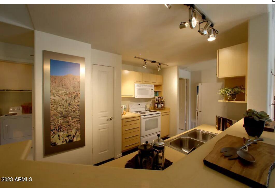 Apartment for rent at 28575 N Black Canyon Highway 1, Phoenix, AZ 85085
