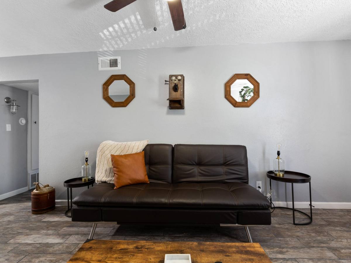 House for rent at 2402 Berry St #8, Houston, TX 77004