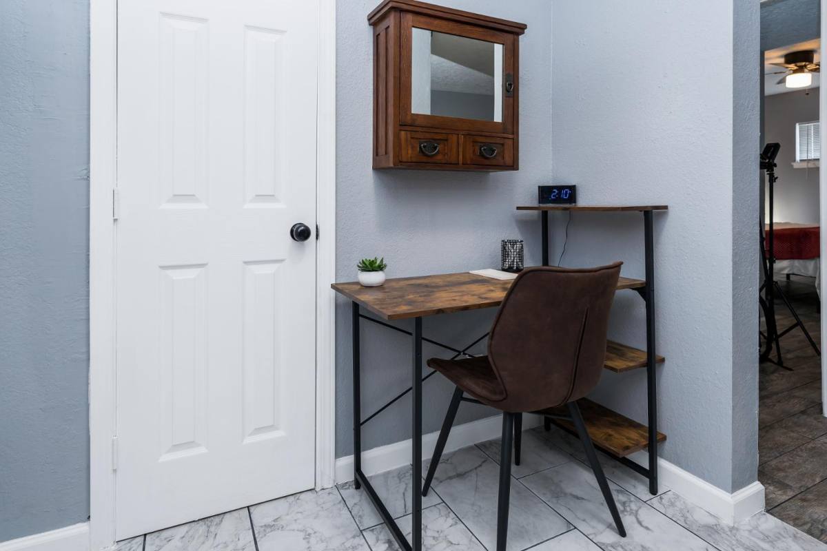 House for rent at 2402 Berry St #8, Houston, TX 77004