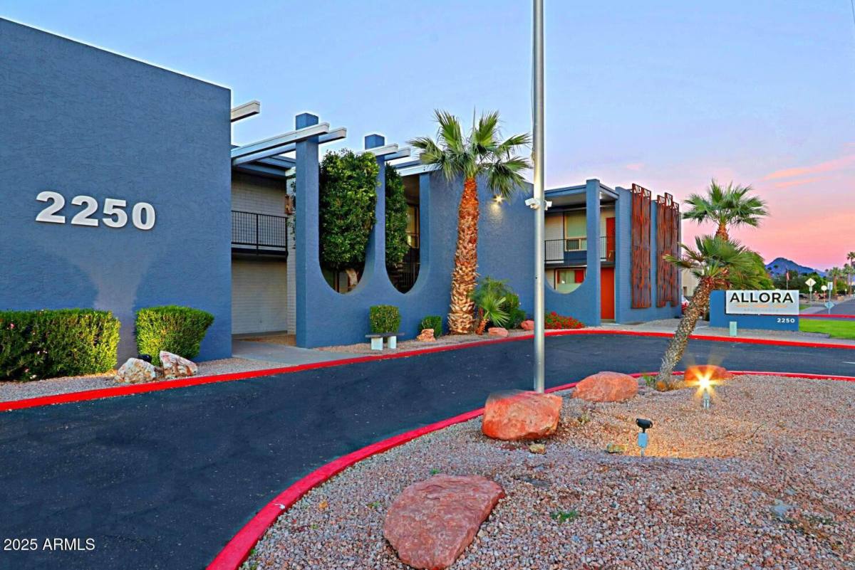 Apartment for rent at 2250 W Glendale Ave S, Phoenix, AZ 85021