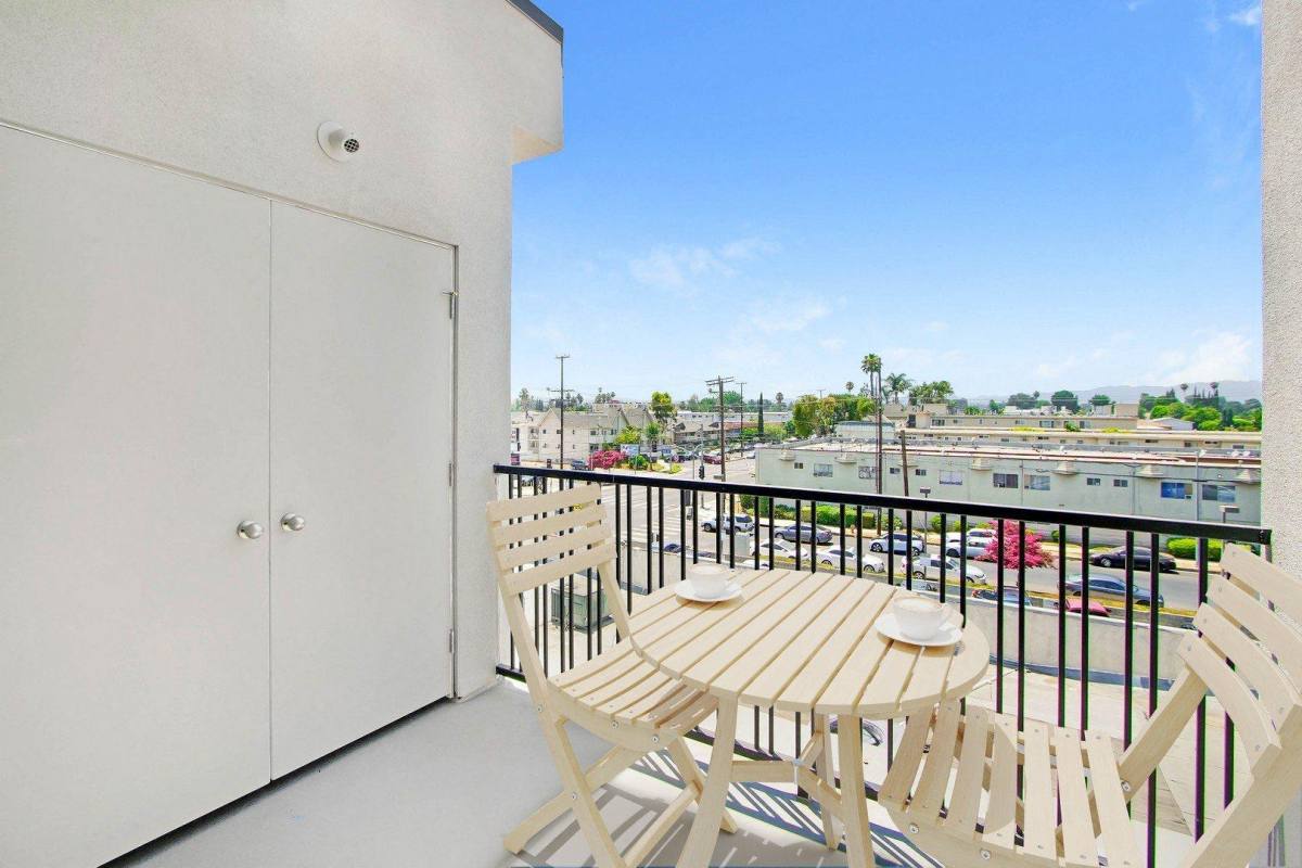 Apartment for rent at 20247 Saticoy St #110, Winnetka, CA 91306