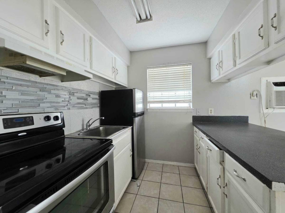 Apartment for rent at Valencia, 6300 N 11th St, McAllen, TX 78504