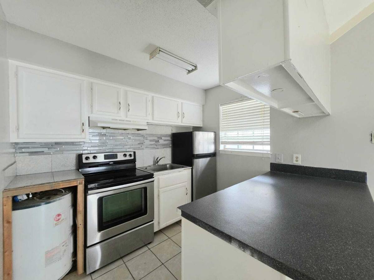 Apartment for rent at Valencia, 6300 N 11th St, McAllen, TX 78504