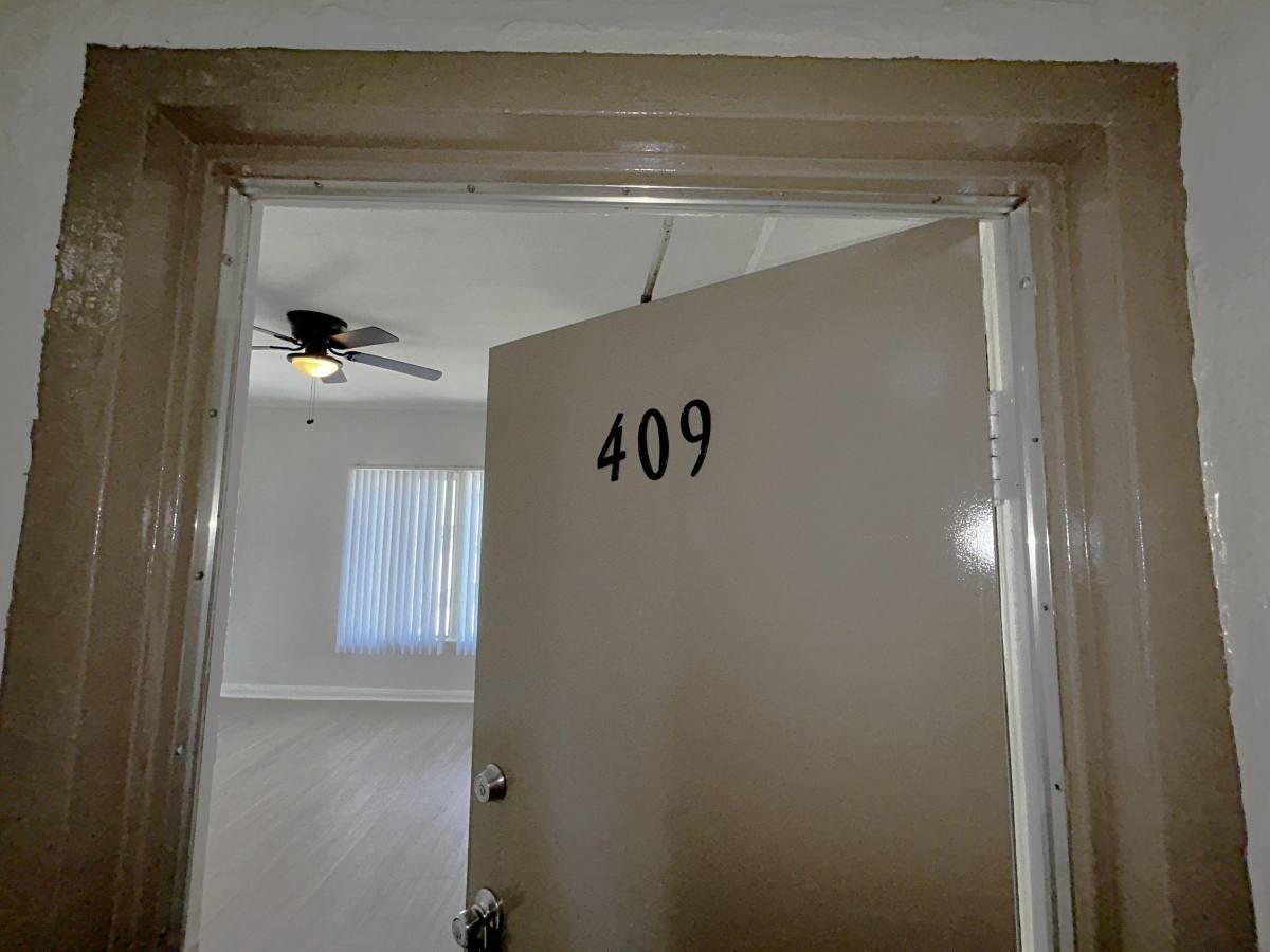 Apartment for rent at 862 South Catalina Street, 856 S Catalina St #409, Los Angeles, CA 90005