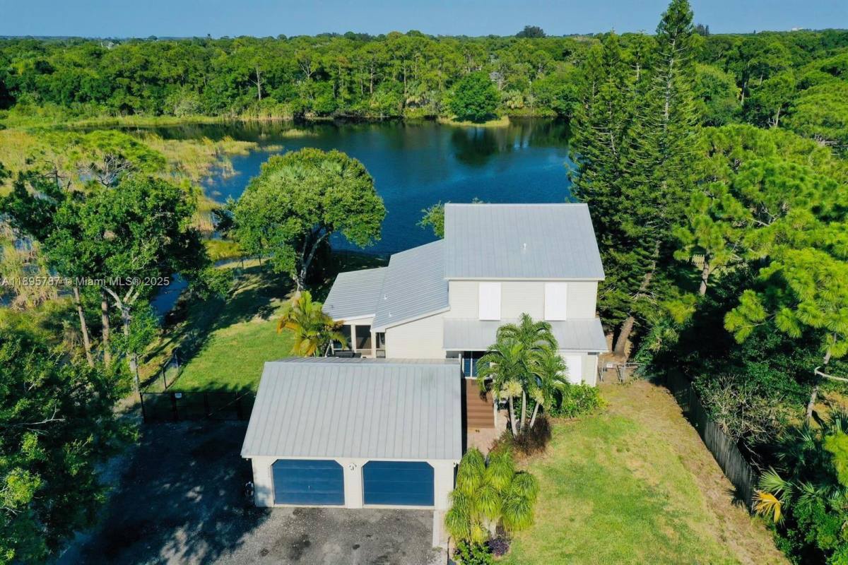 House for rent at 4700 Regina Dr, Fort Pierce, FL 34982