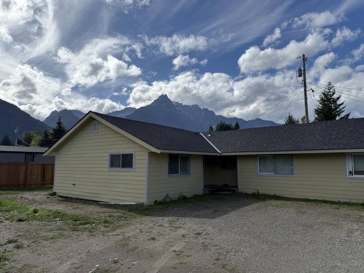 Apartment for rent at 1015 Madison Ave, Darrington, WA 98241